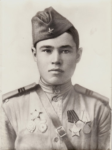 Брюханов Иван Яковлевич